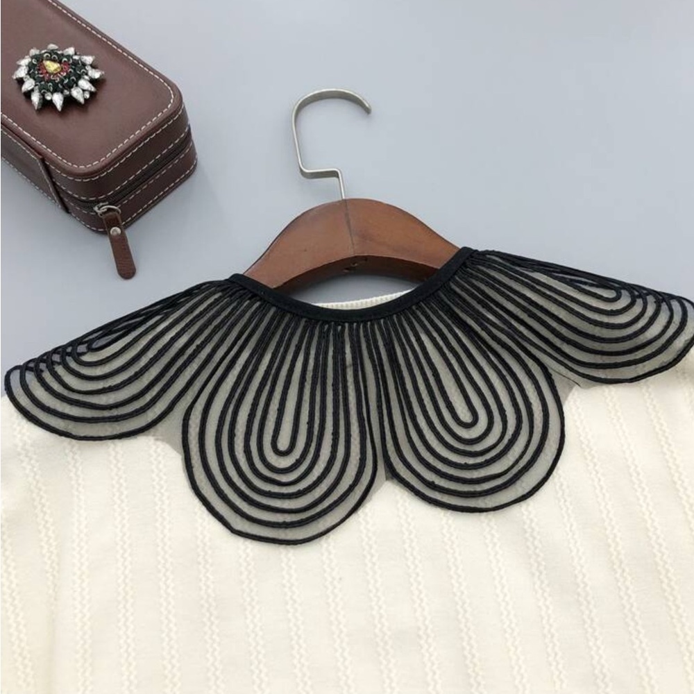 ✨NEW Black sheer Scalloped Collar Top necklace - Picture 2 of 5